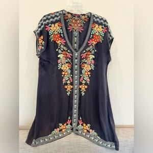 Johnny Was Embroidered grey Floral Black Top size L